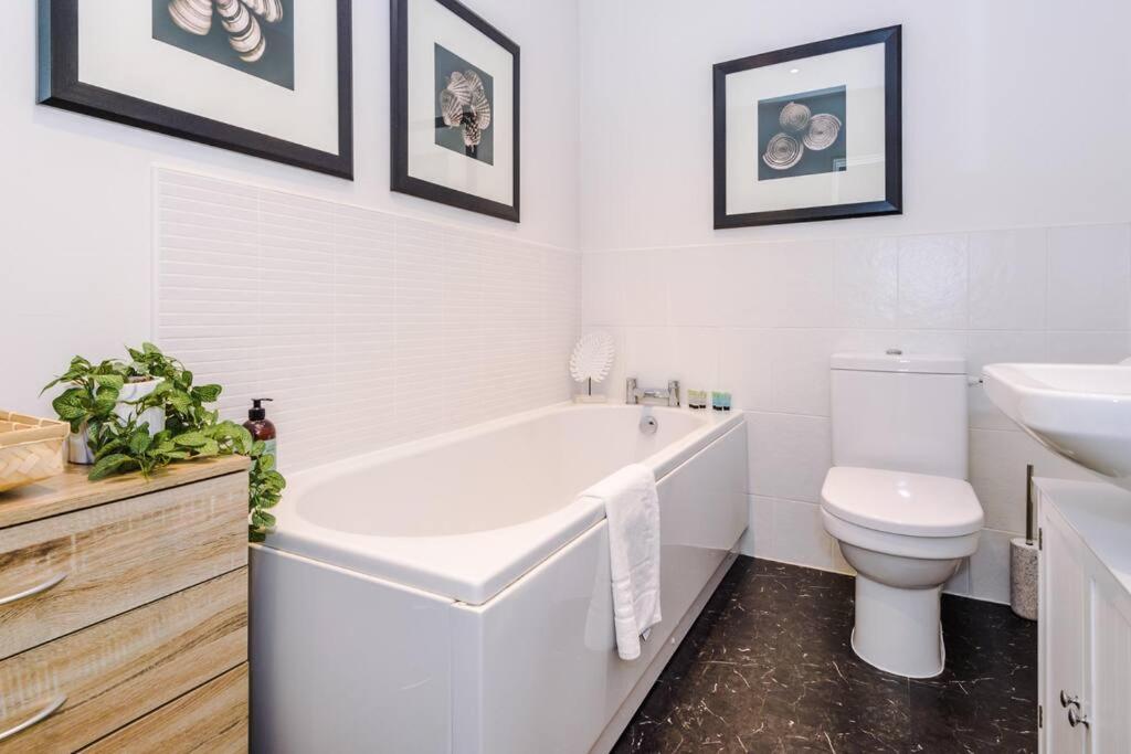 Stylish Townhouse Chester City Centre With Parking Exterior foto