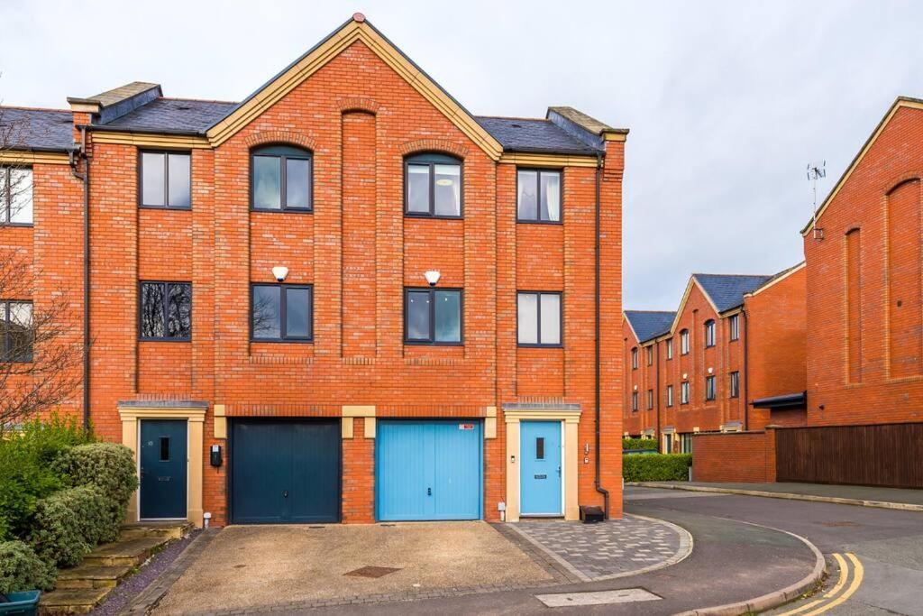 Stylish Townhouse Chester City Centre With Parking Exterior foto
